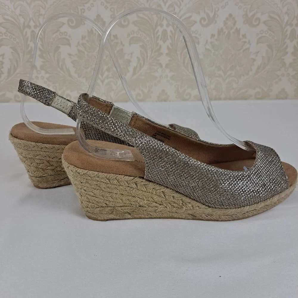White Mountain Size 6M Gold Glitter Fabric Upper Sandals Wedge Heel Espadrille